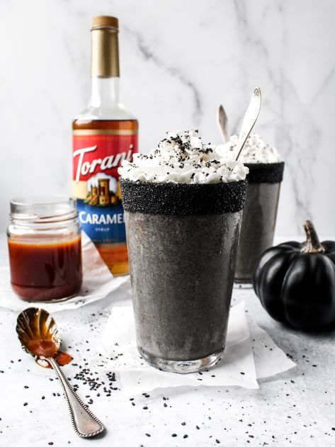 Sesame Caramel, Sesame Syrup, Black Sesame Powder, Caramel Frappe Recipe, Torani Syrup Recipes, Yummy Milkshake Recipes, Halloween Themed Drinks, Caramel Frappe, Frappe Recipe