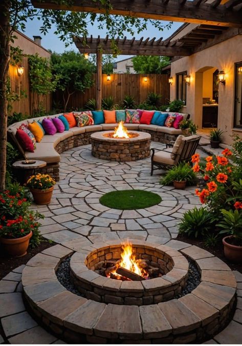 Mexican Backyard Decor, Hacienda Backyard, Mexican Outdoor Decor Patio, Spanish Patio Ideas, Patio Mexicano, Mexican Patio Ideas, Mexican House Exterior, Mexican Backyard, Mexican Gardens