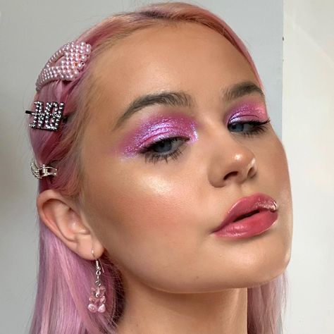 Pop Makeup, Rose Gold Eyeshadow, Makeup Blog, Eyeshadow Looks, Simple Skincare, Better Skin, Aesthetic Makeup, Simple Makeup, Makeup Inspo