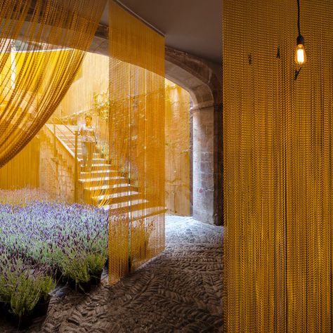 Curtains as Room Dividers: Towards a Fluid and Adaptable Architecture | ArchDaily Curtain Room Divider, Shigeru Ban, Room Divider Curtain, Curtain Room, Inside Outside, Architecture Photo, Mellow Yellow, Space Design, 인테리어 디자인