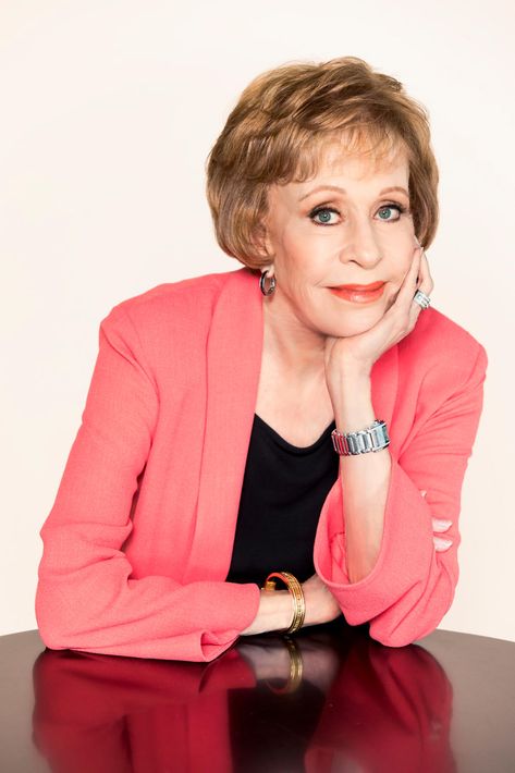 Anonymous Strangers Helped Carol Burnett Go from Poverty to Superstardom Husband Affair, Famous Clowns, Actors Studio, Lovely Bones, Giving Advice, Actor Studio, Carol Burnett, Hollywood Boulevard, Strong Character