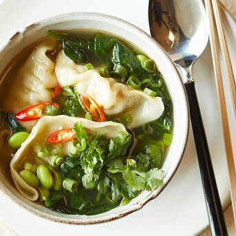 Potsticker Soup, Vegetable Wontons, Wonton Soup Recipe, Pot Stickers, Asian Soup, Chinese Cooking, Gazpacho, Full Meal Recipes, Vegetable Soup