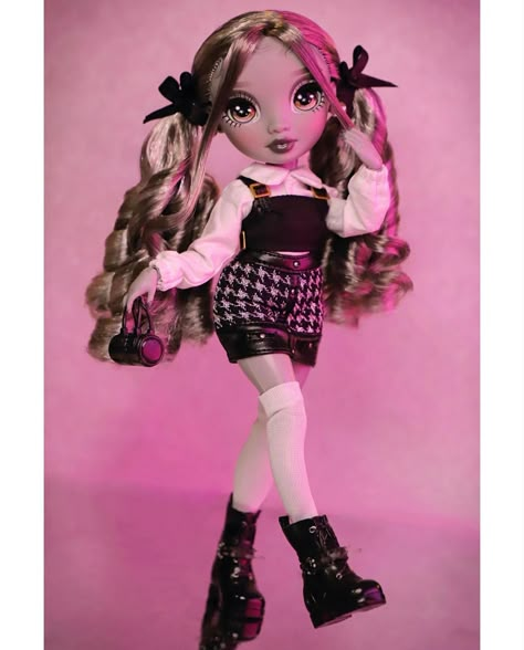 Nicole Steel Shadow High, Rainbow High Carmen Major, Rainbow High Collection, Doll Hairstyles, Pokemon Dolls, Sporty Girl, Doll Aesthetic, Tie Dye Rainbow, Doll Diy Crafts