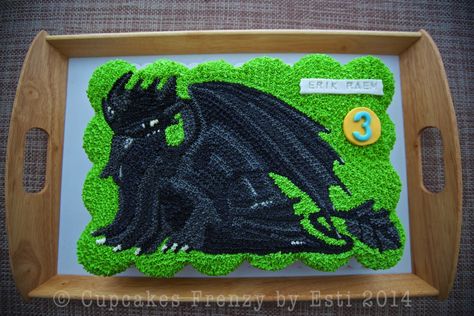 Dragon Party Ideas, Dragon Cupcakes, Birthday Dragon, Dragon Birthday Cakes, Pull Apart Cupcake, Dragon Toothless, Dragon Cakes, 8th Birthday Cake, Pull Apart Cupcake Cake