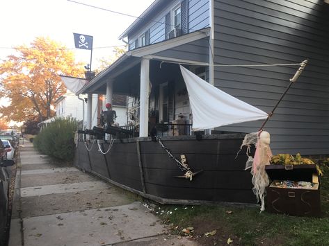 our house was turned into a pirate ship for halloween Pirate Ship House Halloween, Pirate Ship Front Porch Halloween, Pirate Haunted House, Shipwreck Halloween, Goonies Halloween, Pirate Hideout, Haunted Pirate Ship, Pirate Halloween Decorations, Halloween Pirates