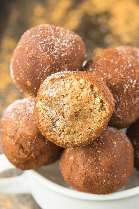 Healthy No Bake Snickerdoodle Bites (Paleo, Vegan, Gluten Free) Healthy No Bake, No Bake Energy Bites, Starting Keto Diet, Protein Bites, Protein Balls, Holiday Snacks, No Bake Snacks, Keto Cheesecake, Paleo Vegan