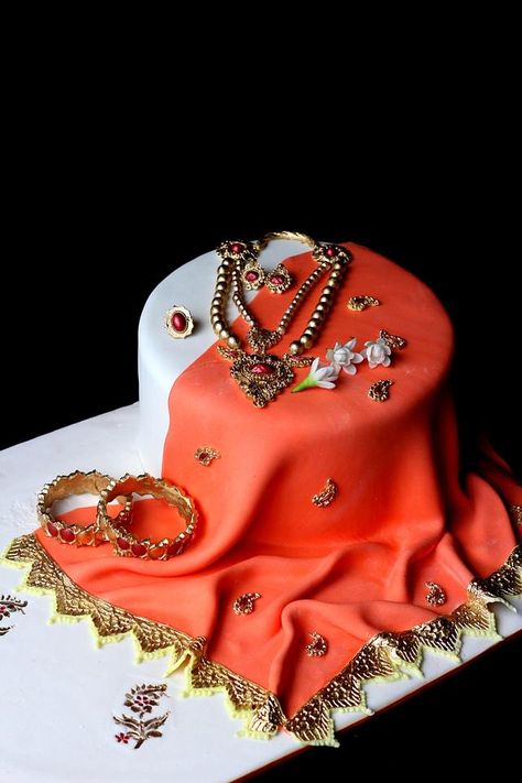 Mendhi Cake Designs, Saree Cake Design, Saree Theme Cake, Indian Cake Design, Drape Cake, Saree Cake, Cake Fondant Ideas, Bolo Red Velvet Receita, Indian Cakes