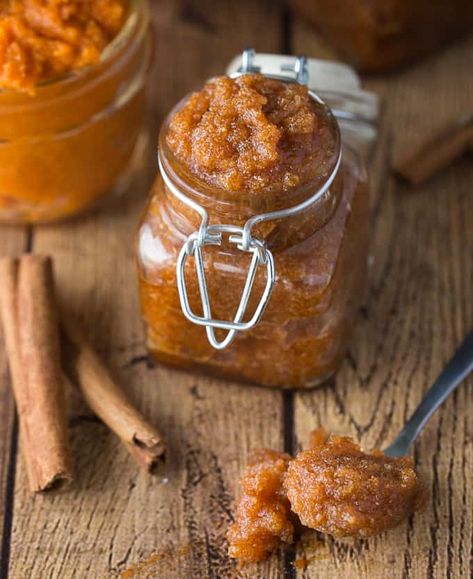 Vanilla Pumpkin Sugar Scrub - Got leftover pumpkin? Make this simple and sweet DIY beauty scrub. It feels great on your skin for exfoliating. Pumpkin Sugar Scrub, Leftover Pumpkin, Sugar Scrub Recipe, Spa Ideas, Sugar Scrub Diy, Face Mask Recipe, Diy Scrub, Scrub Recipe, Diy Beauty Recipes