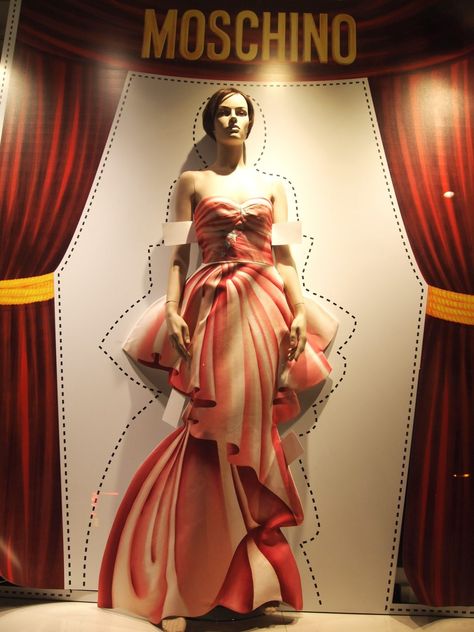 MOSCHINO, Mayfair, London, UK, "Please, cut along the dotted line", pinned by Ton van der Veer Vinyl Window Ideas, Apparel Display, Fashion Installation, Summer Window Display, Unique Mannequin, Fashion Window Display, Windows Display, Franco Moschino, Visual Merchandising Displays