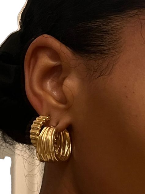 Sade Aesthetic Jewellery, Big Hoop Earrings Aesthetic, Gold Jewelry Black Women, Gold Hoops Aesthetic, Gold Earrings Aesthetic, Chunky Gold Earrings, Hoop Earrings Aesthetic, Chunky Gold Jewelry, Dope Jewelry Accessories