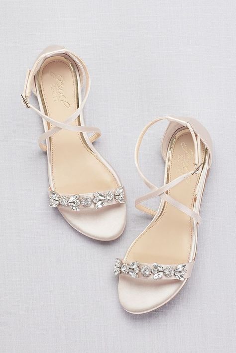 Bridal Shoes Flats Sandals, Country Shoes Boots, Fashion Sandals Flat, Reception Shoes, Heel Sandals Outfit, Bridal Shoes Flats, Wedding Shoes Flats, Strappy Sandals Flat, Toe Post Sandals