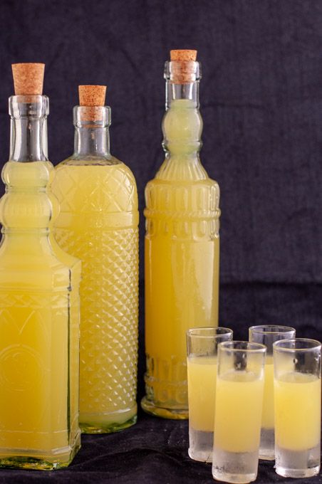 limoncello 3 bottles and full glasses Italian Limoncello Recipe, Italian Limoncello, Limoncello Cocktails, Making Limoncello, Limoncello Recipe, Homemade Limoncello, Homemade Alcohol, Homemade Liquor, Liquor Recipes