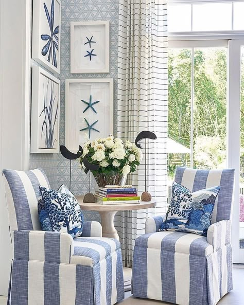 Coastal Living Room Decor, Blue And White Decor, Coastal Decorating Living Room, Cottage Coastal, Coastal Living Rooms, Coastal Bedrooms, Beach Cottage Decor, Beach House Interior, Coastal Bedroom