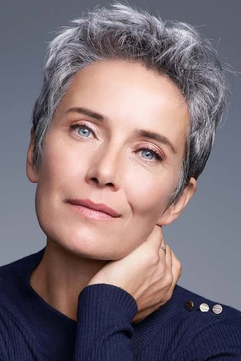 27 Short Grey Hair Cuts and Styles | LoveHairStyles.com Short Grey Haircuts, Hair Color 2017, Grey Hair And Glasses, Haircut Gray Hair, Short Hairstyles Over 50, Grey Hair Over 50, Short Ombre Hair, Gray Hair Cuts, Silver Grey Hair