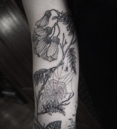 Garden Tattoos, Web Tattoo, Inspiration Tattoos, Gorgeous Tattoos, Spooky Tattoos, Botanical Tattoo, Makeup Tattoos, Nature Tattoos, Dope Tattoos