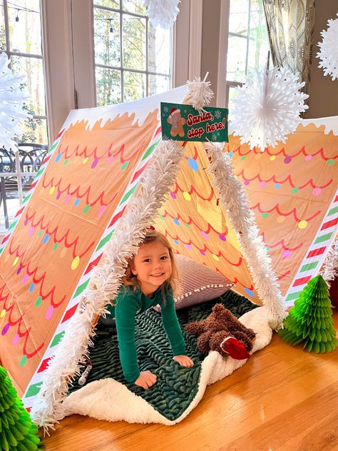 Christmas Eve Sleepover Ideas, Christmas Tents For Kids, Christmas Theme Sleepover Ideas, Christmas Teepee Party, Kids Christmas Sleepover Ideas, Christmas Sleepover Tents, Elf Sleepover Ideas, Christmas Teepee Sleepover, Diy Slumber Party Tents