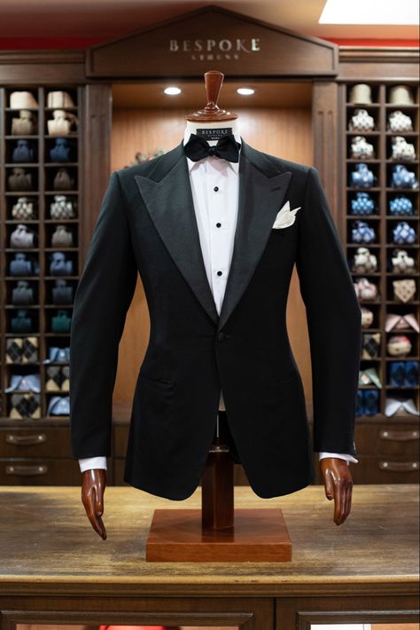 Reception Tuxedo, Bespoke Tuxedo, Tuxedo Peak Lapel, Men's Tuxedo Wedding, Peak Lapel Tuxedo, Peak Lapel Suit, Mens Formalwear, Black Tie Dress Code, Vintage Tuxedo