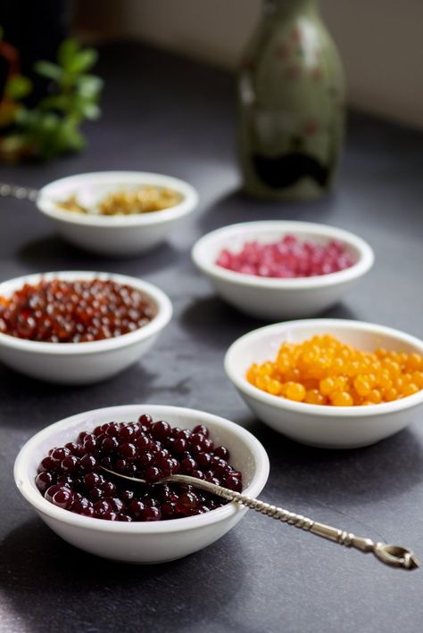 Vegan Caviar, Caviar Pearls, Caviar Appetizers, Molecular Gastronomy Recipes, Bartender Drinks Recipes, Vegan Feast, Tapas Menu, Caviar Recipes, Vegan Substitutes