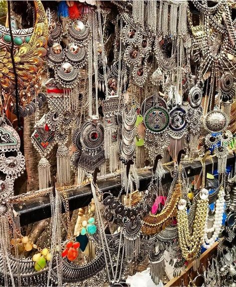 Sarojini Nagar and it's collection of junk jewelry never ceases to amaze us😍 It is definitely one of the best markets to shop silver… Sarojini Market, Sarojini Nagar Market, Sarojini Nagar, Junk Jewellery, Junk Jewelry, Jewelry Instagram, Be Rich, Boho Accessories, Statement Jewellery