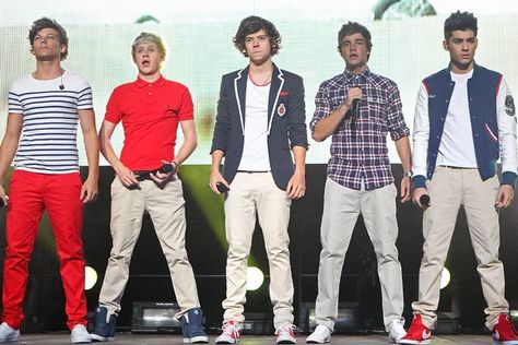 One Direction.. Louis Tomlinson, Niall Horan, Harry Styles, Zayn Malik & Liam Pyane are amazing boys <3 One Direction Fotos, One Direction Live, Harry Styles One Direction, One Direction Albums, One Direction Outfits, Luke Newton, One Direction Niall, One Direction Wallpaper, One Direction Photos