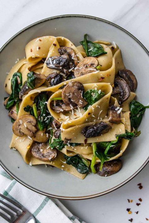 Healthy Burgers, Pasta With Mushrooms, Superfood Breakfast, Miracle Noodles, Pappardelle Pasta, Shirataki Noodles, Shiitake Mushrooms, Kevin Bacon, Mushroom Pasta