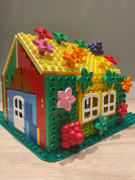 Duplo House Ideas, Lego Duplo House, Lego Diy Crafts, Lego House Ideas, Flowers To Grow, Big Lego, Lego Club, Lego Diy, Lego Activities