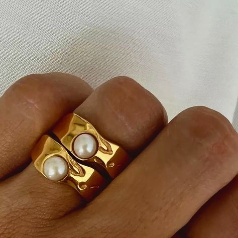 Statement ring Cool Gold Rings, Aureum Collective, Pearl Jewelry Ring, Gold Statement Ring, Vintage Style Rings, Chunky Rings, 18k Gold Jewelry, Waterproof Jewelry, Zircon Ring