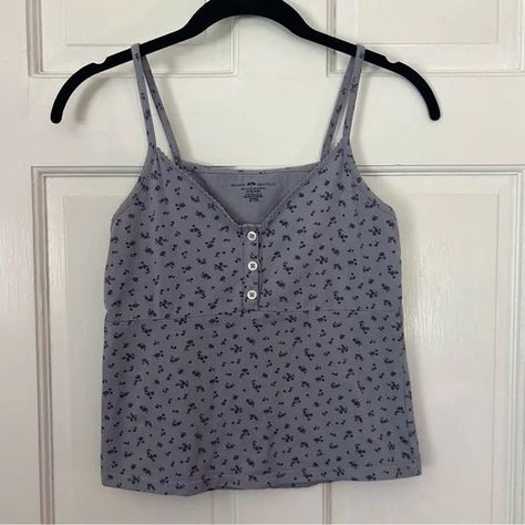 Brandy Melville, One Size (Fits S/Xs), Great Condition Never Worn, Blue And Navy Tiffany Floral Tank, Brandy Clothes, Bur Basket, Brandy Melville Floral Tank, Brandy Mellvile, Thrift Manifest, Tops Brandy Melville, Brandy Melville Tank Top, Fancy Fits