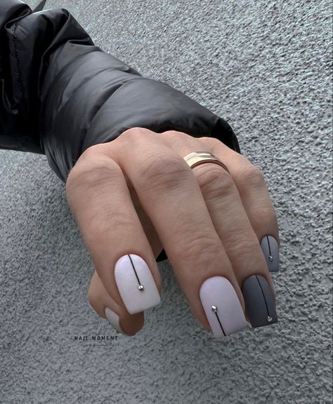 White Nails With Accent Color, Platinum Gel Nails, Grey Nail, Grey Nail Designs, Unghie Nail Art, Nails Art Designs, Modern Nails, Short Square Nails, Gray Nails