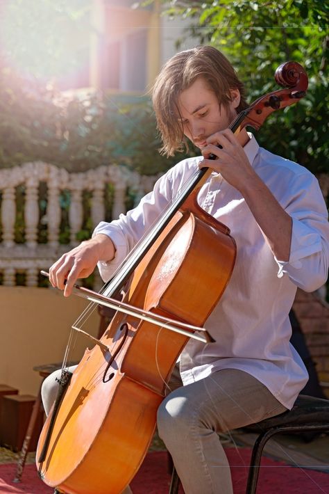 15 cello tips for beginners | Stars & Catz Playing Cello Pose Reference, Cello Tips, Learning Cello, Cello Tutorial, Cello Teaching, Boy With Long Hair, Cello Playing, Cello Practice, Normal Poses