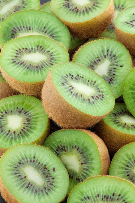 Kiwi Benefits, Fruit Photography, Fruit Water, Beautiful Fruits, Kiwi Fruit, Exotic Fruit, Healthy Fruits, Delicious Fruit, Fruit And Veg