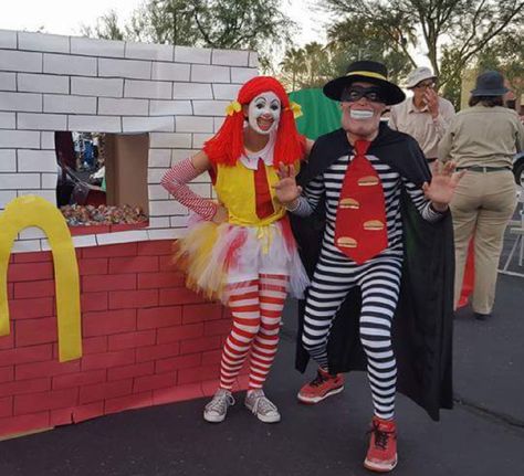 Mcdonald Trunk Or Treat, Hot Dog Stand Trunk Or Treat, Mcdonald’s Trunk Or Treat, Mcdonalds Halloween, Mcdonalds Birthday Party, Fall Fair, Halloween Ii, Creative Costumes, Trunk Or Treat