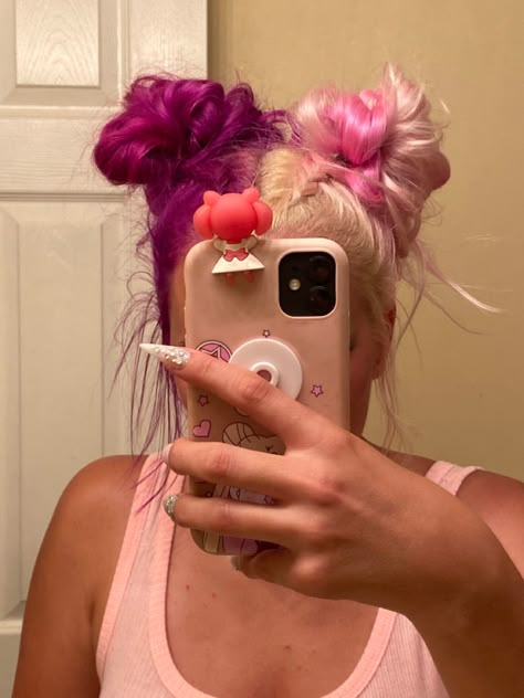 Half Blonde Half Purple Hair Split, Split Hair Updo, Cute Hairdye Hairstyles, Split Dye Updo, Split Dyed Hairstyles, Space Bums Short Hair, Colorful Split Dye, Cute Split Dyed Hair, Cool Split Hair Dye Ideas