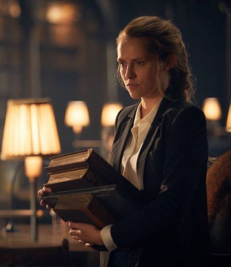 Witchy Librarian Aesthetic, Academic Witch Aesthetic, Female Teacher Aesthetic, Diana Bishop Style, Diana Bishop Aesthetic, Female Professor Aesthetic, A Discovery Of Witches Aesthetic, Dark Academia Professor, Diana Bishop