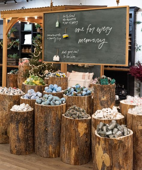 Fall At Magnolia Market 2023, Farmers Market Booth Display Ideas, Candles Display Ideas, Candle Shelf Display, Boutique Ideas Display, Small Shop Ideas, Gift Shop Design, Creative Retail Display, Gift Shop Displays