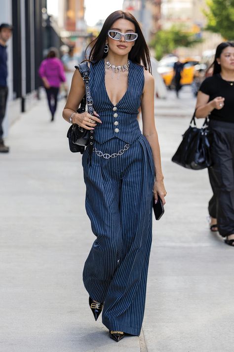 London Fashion Week Street Style, Mode Kimono, Fest Outfits, Pinstripe Suit, Looks Street Style, Fashion Week Street Style, Inspiration Mode, Suit Fashion, Mode Inspiration