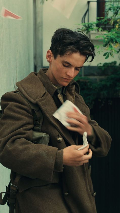 Fionn Whitehead Dunkirk, Tommy Dunkirk, Fionn Whitehead, Celebrities Crush, Ben Whishaw, Male Face Claims, Fit People, Movie Ideas, Cooking Recipes Desserts