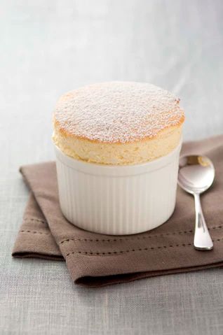 Vanilla Souffle Recipes, Vanilla Souffle, Cake Light, Souffle Recipes, Dessert Simple, Cake Vegan, Desserts Vegan, French Desserts, Sweet Cravings