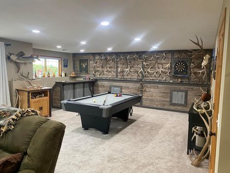 Hunting Game Room, Hunting Trophy Room Ideas, Hunting Living Room Ideas, Hunting Living Room, Hunting Trophy Room, Trophy Rooms Hunting, Farm Style House, Life Plans, Ranch House Designs