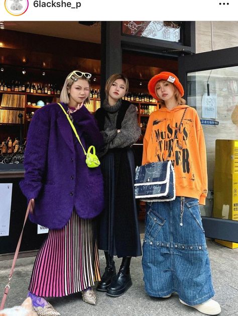 Avant Garde Fashion Street, Avant Garde Fashion Couture, Avant Garde Streetwear, Douyin Fashion, Eclectic Outfits, Korean Street Style, Kilt Outfits, Eccentric Style, Harajuku Fashion Street