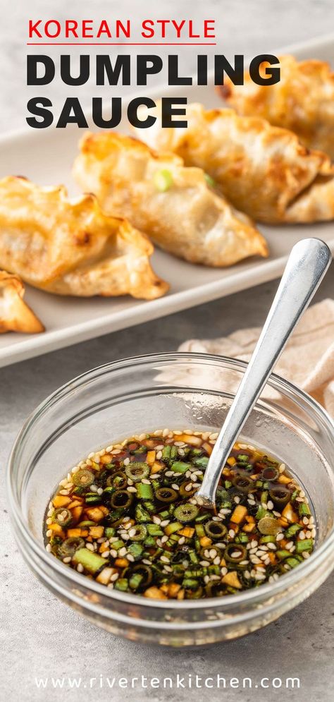 Korean dumpling sauce made of soy sauce, sugar, garlic and sesame oil. Easy Asian Dumplings Recipe, Pork Dumplings Recipe Chinese, Fried Pork Dumplings, Mandu Dipping Sauce, Asian Dumplings Sauce, Korean Dumpling Sauce, Korean Soy Sauce, Thai Dumpling Sauce, Dumplings In Sauce