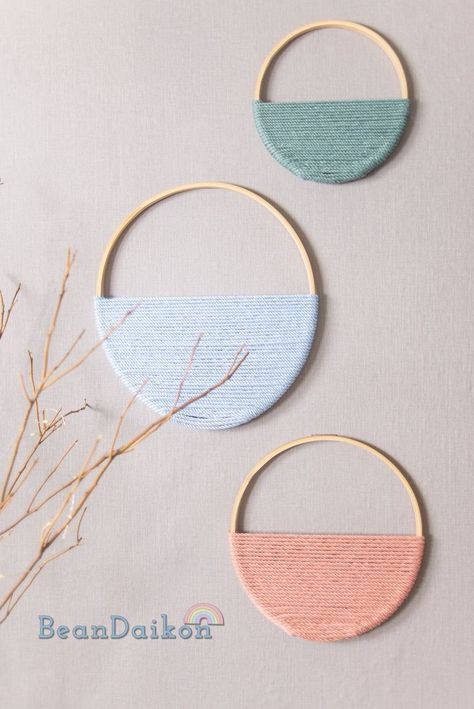 Wall Circle Decor, Unique Wall Hanging Ideas, Macrame Circle Wall Hanging, Wall Hanging Ideas Handmade, Boho Wall Decor Living Room, Circle Wall Hanging, Circle Wall Decor, Macrame Circle, Hoop Wall Hanging