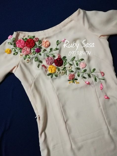 ribbon embroidery ideas for dresses https://youtu.be/q1JRQxuj6aA?si=YB3joqakDHmG-Fan Ribbon Work On Kurti, Kurti With Embroidery Design, Ribbon Embroidery Designs For Kurti, Kureshiya Work Dress, Flower Embroidery On Shirt, Hand Embroidery On Suits, Ribbon Work Embroidery Kurti, Hand Work In Kurti, Embroidery In Kurti