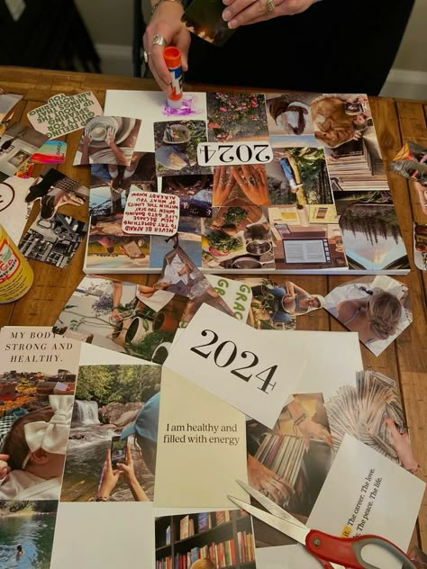 Bestie Vision Board, New Years Resolution Vision Board, Sleepover Vision Board, Vision Board Painting Ideas, New Year Journal Aesthetic, Vision Board With Friends, Vision Board Making Aesthetic, 2024 Vision Board Journal, Vision Board Girls Night