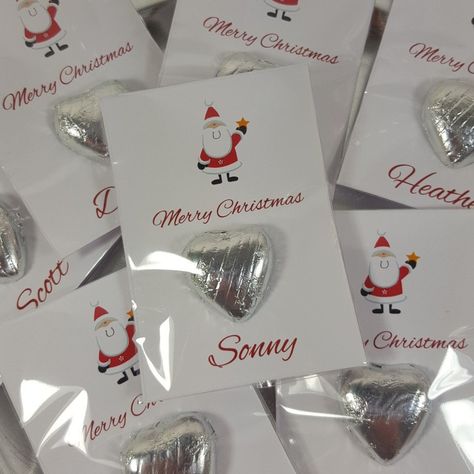 Father christmas table favours and gifts Christmas Table Gifts For Guests, Mini Christmas Gift Ideas, Christmas Table Gifts Favors, Christmas Table Gifts, Corporate Party Favors, Christmas Centre Pieces, Christmas Day Lunch, Dinner Kids, Table Favours