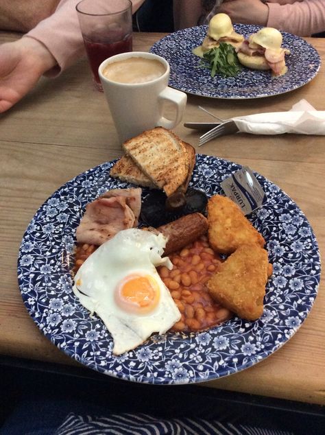 Breakfast at Wetherspoons Wetherspoons Aesthetic, Uk Breakfast, Life In The Uk, Cute Friend Pictures, British Food, Cheese Board, 10 Things