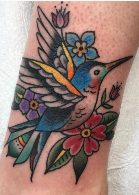 American Traditional Hummingbird, American Traditional Hummingbird Tattoo, Traditional Hummingbird Tattoo, Traditional Hummingbird, Hummingbird Flower Tattoos, Tattoos Mandala, Tattoo Old School, Hummingbird Tattoo, Traditional Tattoo Art