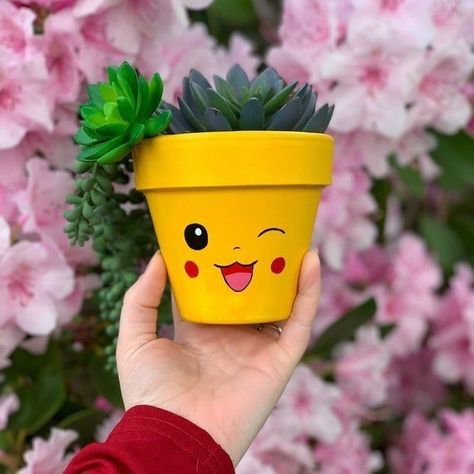 Clay Pot Projects, Plant Pot Design, Diy Pottery Painting, Flower Pot Art, Terra Cotta Pot, Pot Painting, Plant Pot Diy, Terra Cotta Pot Crafts, Painted Pots Diy