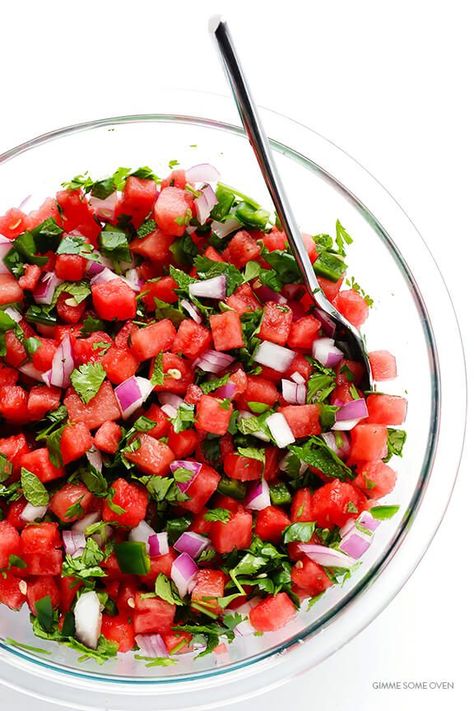 Watermelon Salsa Recipe, Quick Salsa, Tastee Recipe, Grilled Watermelon, Watermelon Salsa, Gimme Some Oven, Fruit Salsa, Watermelon Salad, Watermelon Recipes