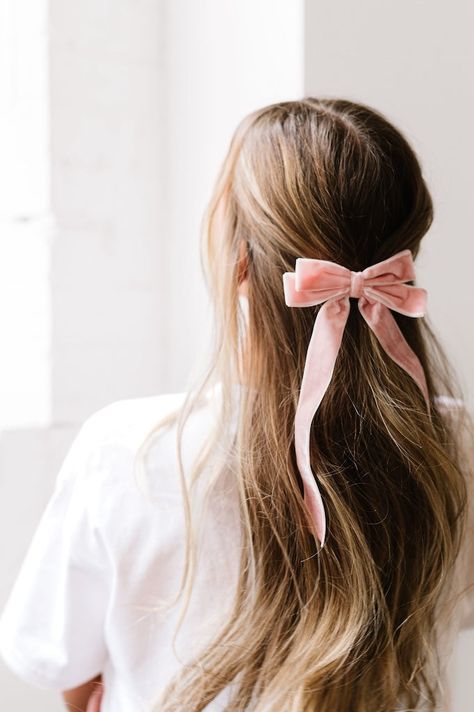 We love a sweet, dainty little accessory! Something to really polish off that final look! Something that is 0 hassle (thank you alligator clip) but 10/10 style (thank you feminine velvety fabric)....welcome to the All Tied Up Bow! The perfect little finishing touch! Pssst you never have to 'tie' the bow, just clip it in and go! *Final sale- this item is not eligible for return or exchange and does not qualify for redo. Bows In Hair, Hair With Bow, Feminine Hair, Bow Hairstyles, Curled Hairstyles For Medium Hair, Feminine Accessories, Pink Hair Accessories, Romantic Academia, Bow Hairstyle